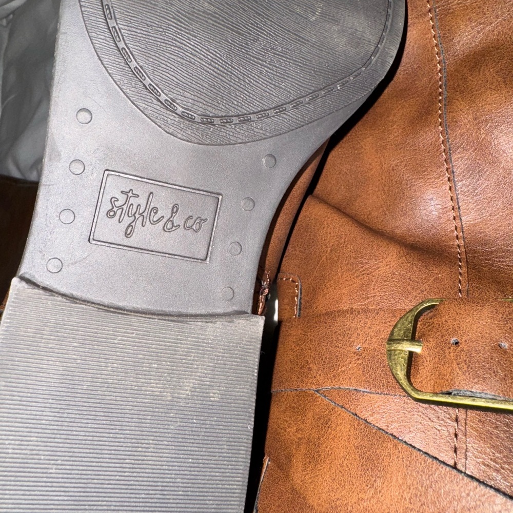 Women’s Size 7 Boot
Style & Co - Picture 2 of 8